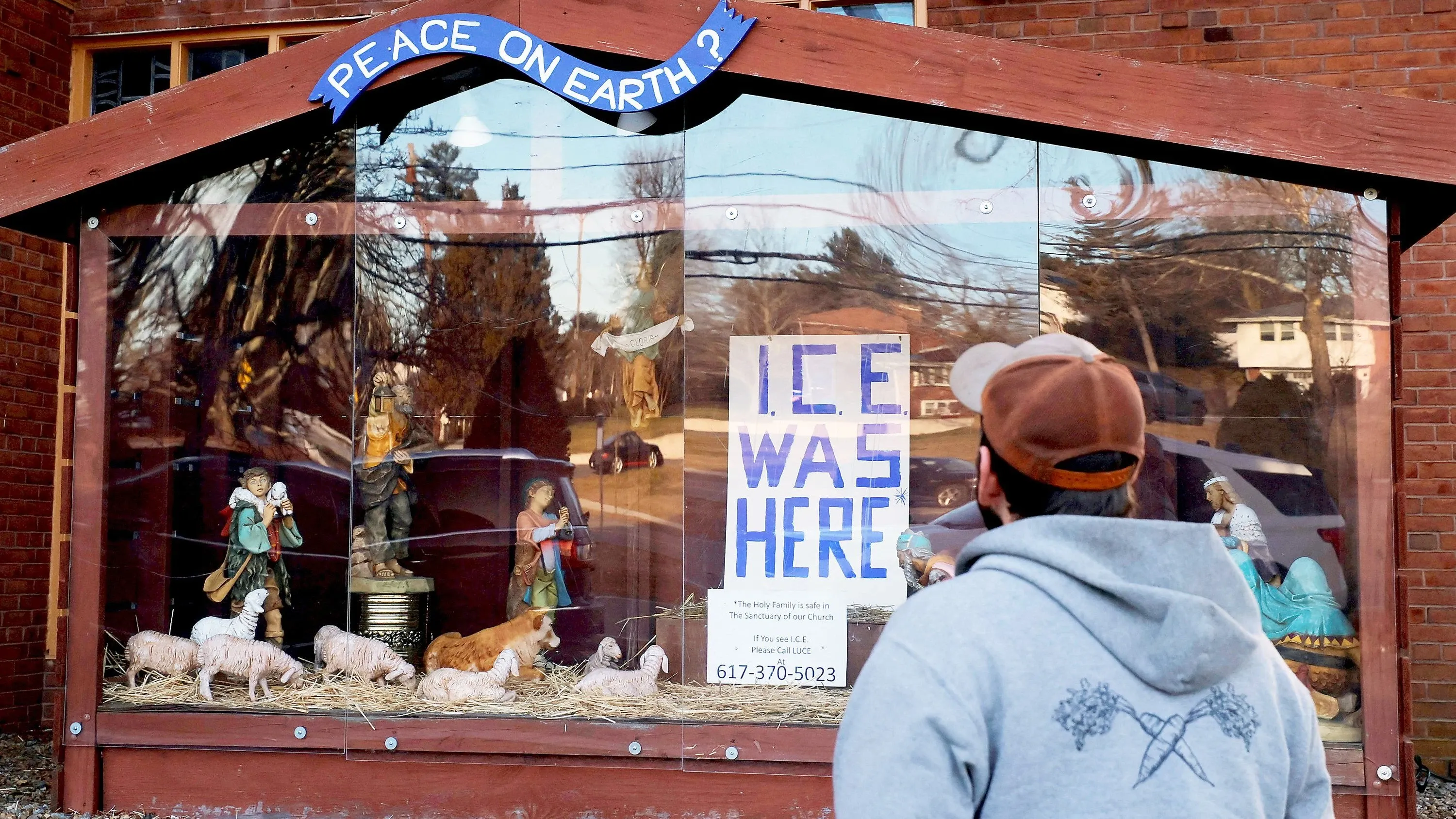 Wiege ohne Jesus: Wie eine amerikanische Krippe gegen Trumps Politik protestiert

Christus liegt
