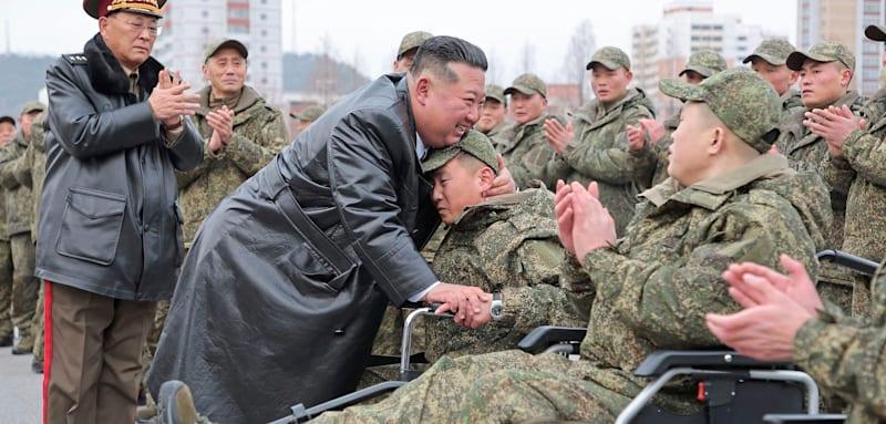 &bdquo;Massenhaftes Heldentum&ldquo; &ndash; Kim Jong-un feiert die R&uuml;ckkehr von Soldaten aus