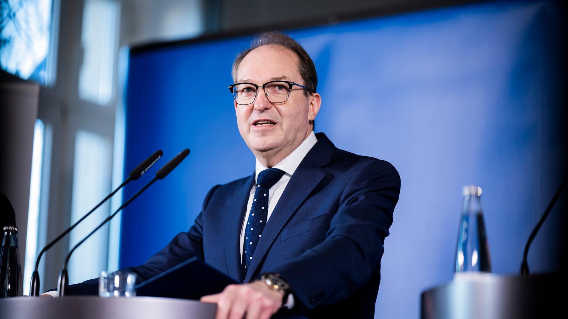 535 Afghanen sollen m&ouml;glichst bis Jahresende nach Deutschland kommen

Bundesinnenminister