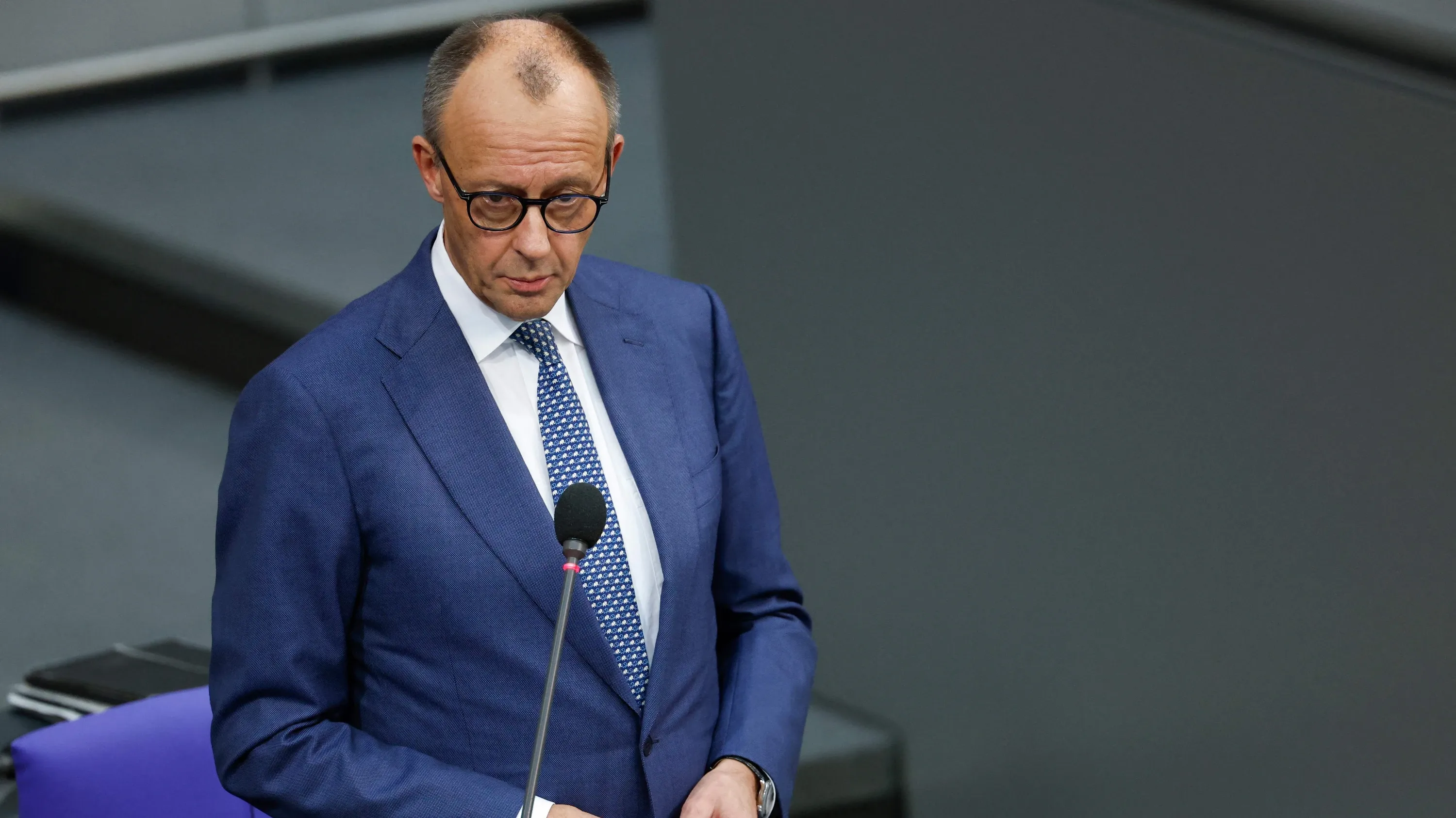 Liveblog Bundespolitik: Bundeswehr in die Ukraine? Merz weicht aus

Befragung des Kanzlers im