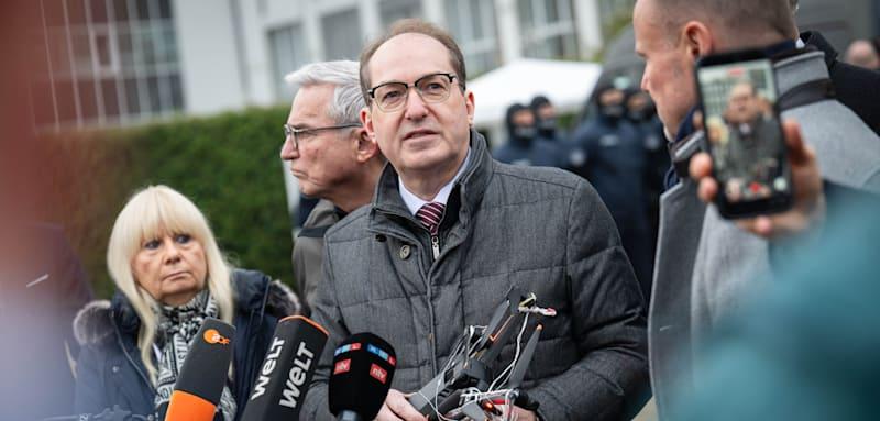 Dobrindt k&uuml;ndigt Aufnahme zweier prominenter Oppositioneller aus Belarus an

Deutschland habe