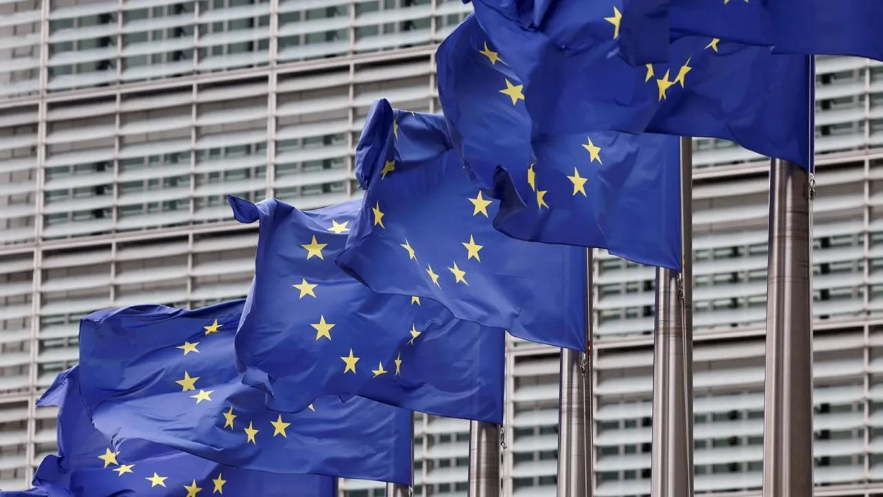 E&Uacute; pripravuje 20. bal&iacute;k sankci&iacute;, ktor&yacute; m&aacute; zasadiť
