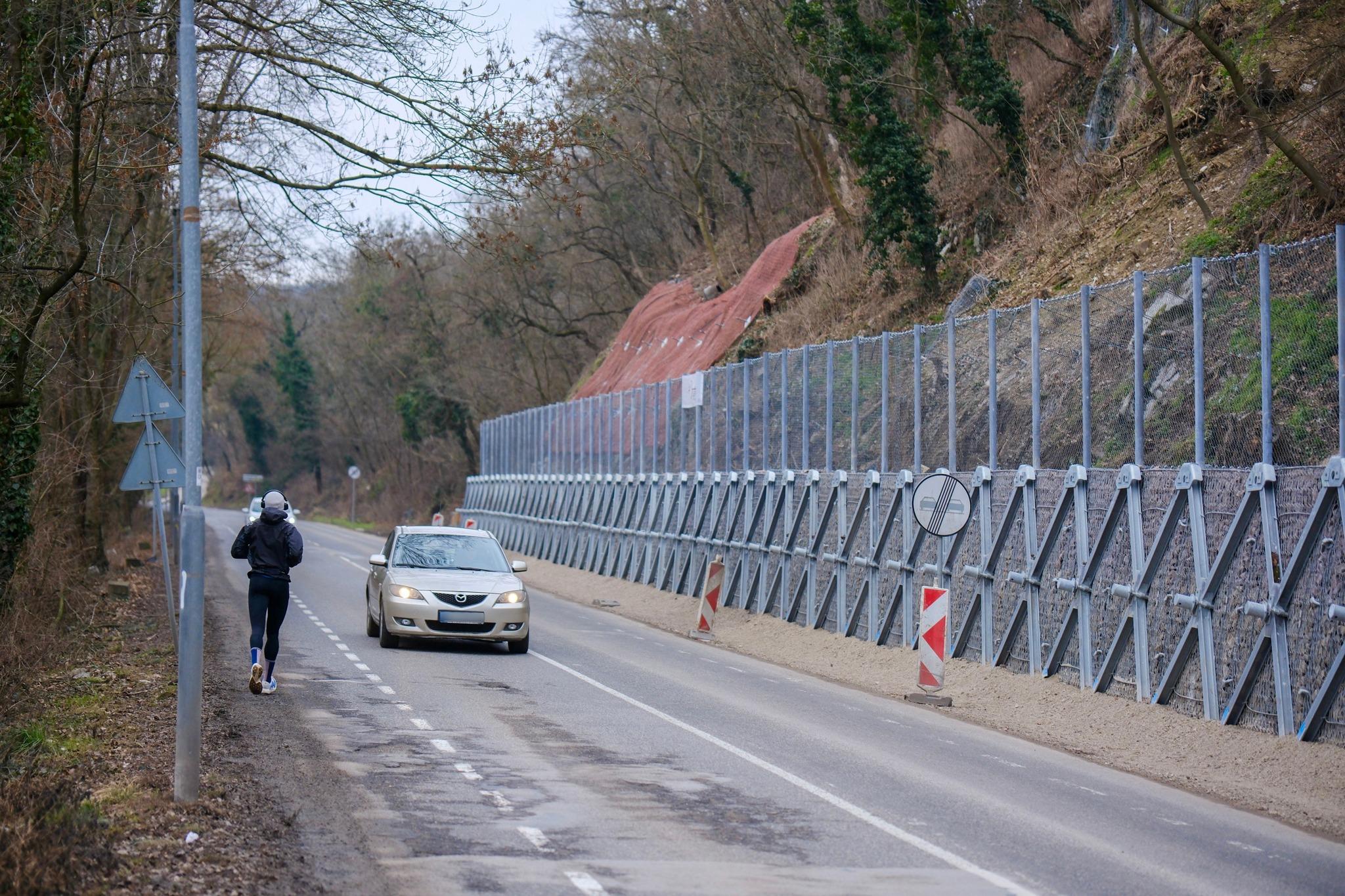 Pr&aacute;ce na san&aacute;cii svahu na Dev&iacute;nskej ceste bud&uacute; zajtra, 11.