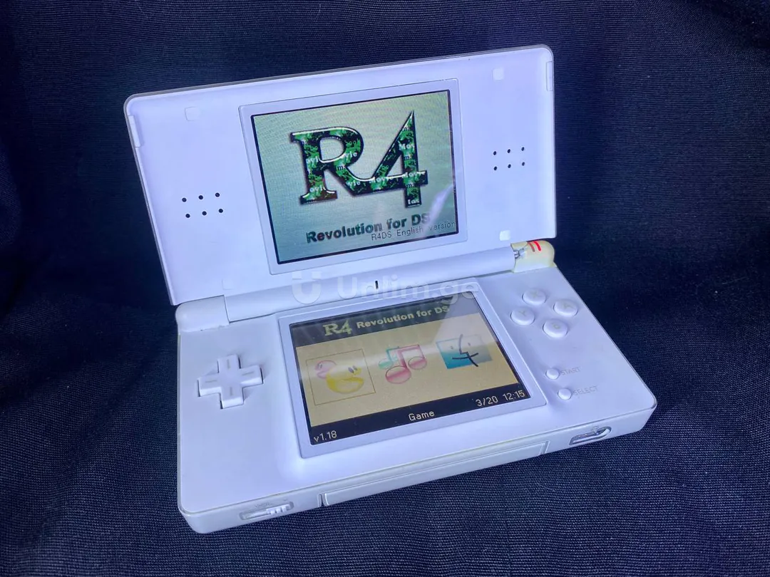 Консоль Nintendo DS Lite с R4 Flash Cartridge