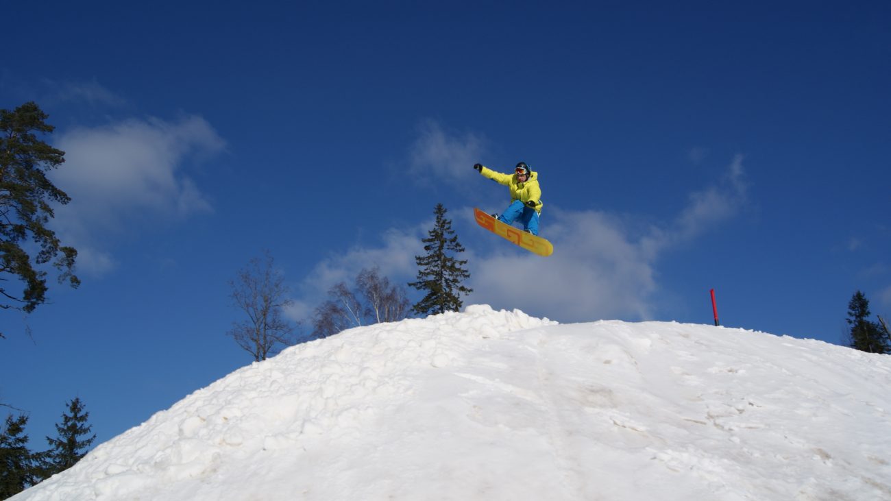 Ta med snowboard och alpina skidor!