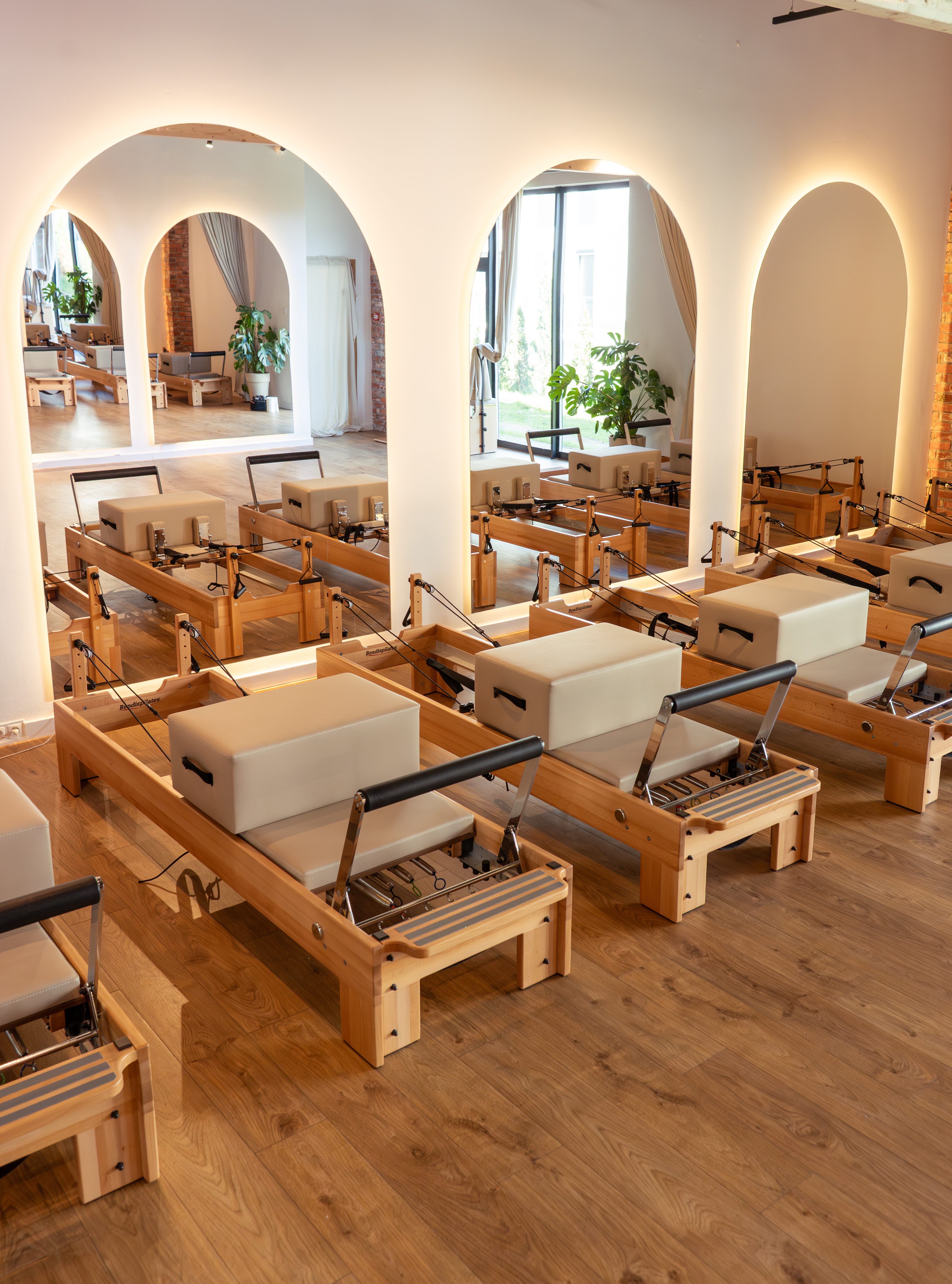 Pilates reformer Kraków | zajęcia w studio House of OM przy ul. Bunscha