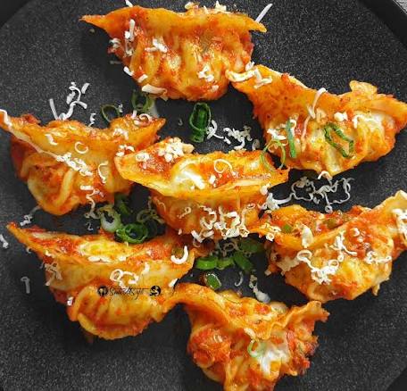 Veg Schezwan Cheesy Baked Momo